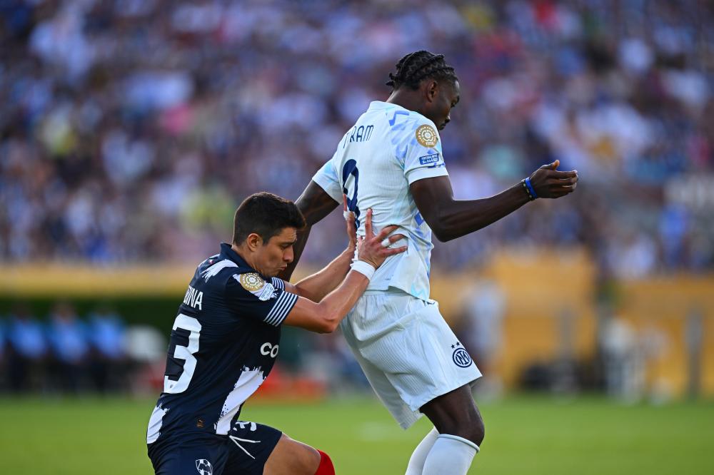 杜普兰蒂斯、特博戈两名巴黎奥运会金牌得主为摩纳哥vs巴黎开球